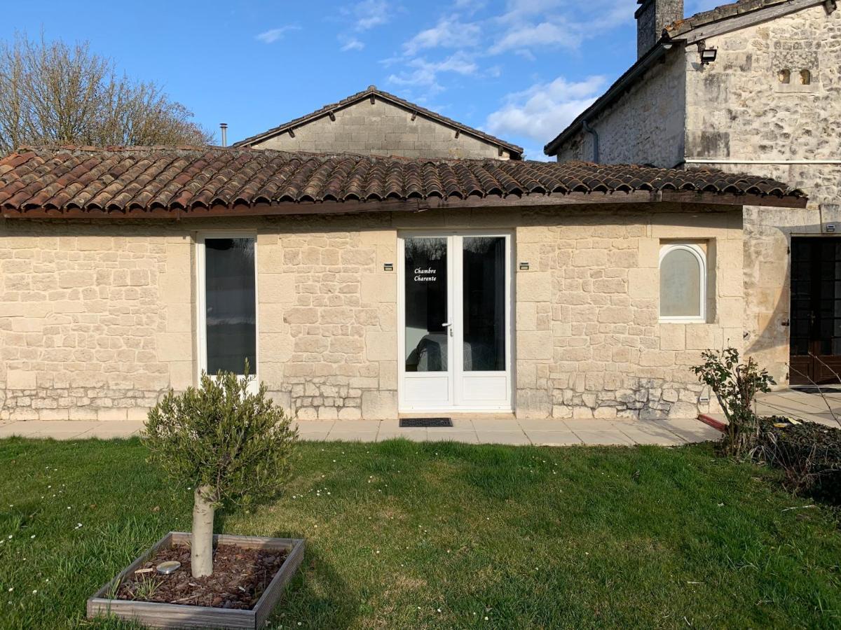 Chambre D'Hotes Naturiste Le Jardin Des Hirondelles Blanzaguet-Saint-Cybard Exterior foto
