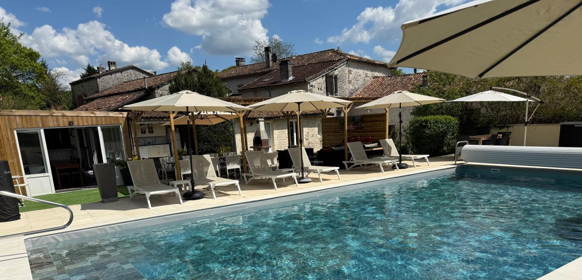 Chambre D'Hotes Naturiste Le Jardin Des Hirondelles Blanzaguet-Saint-Cybard Exterior foto